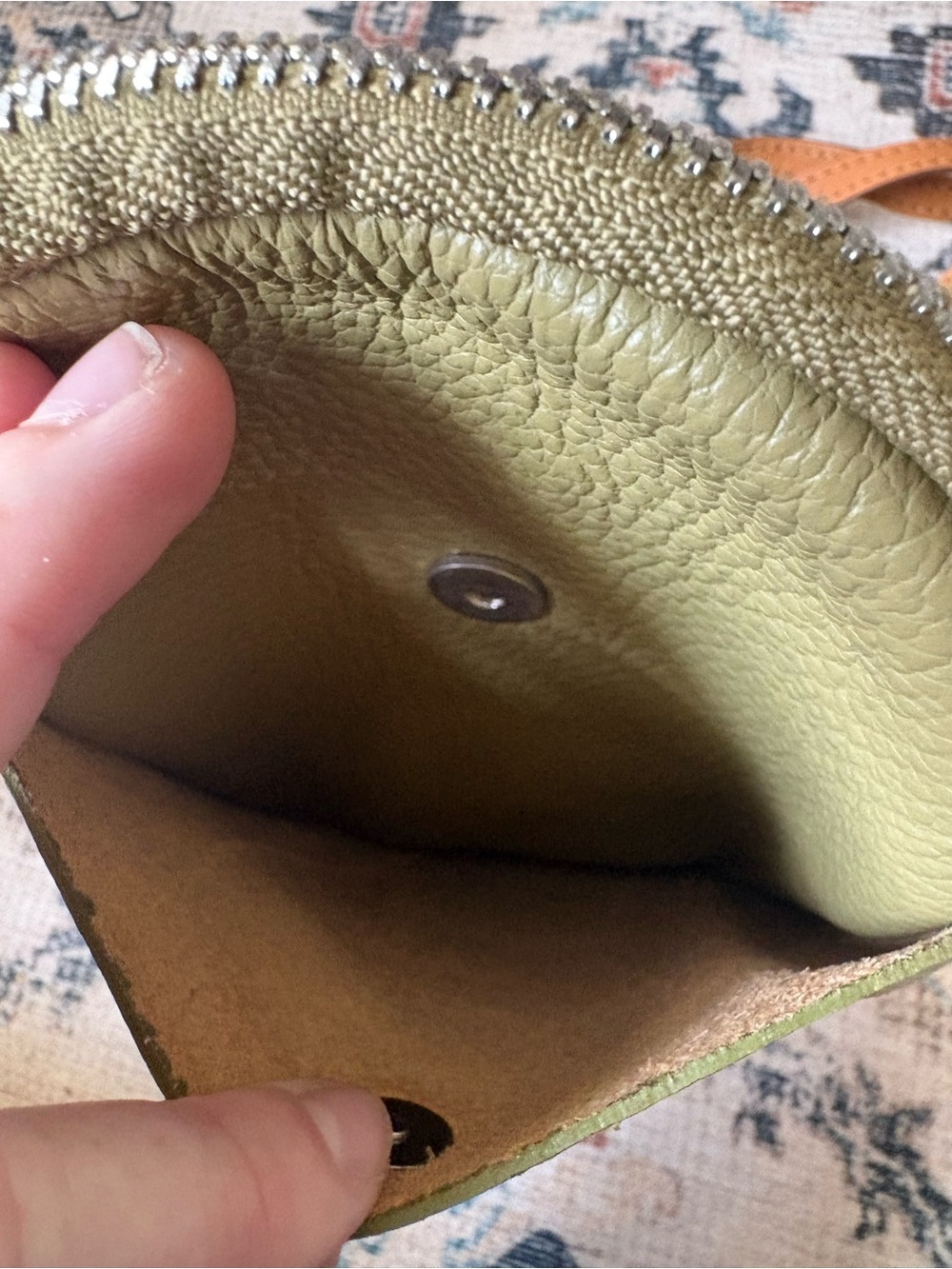Divina Firenze Italian Leather Olive Green Crossbody Bag - Picture 4 of 7
